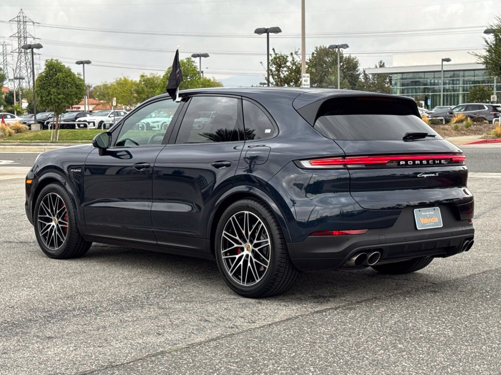 Used 2024 Porsche Cayenne S AWD/4WD image 11