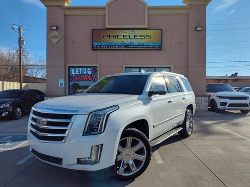Used 2019 Cadillac Escalade Luxury image 1