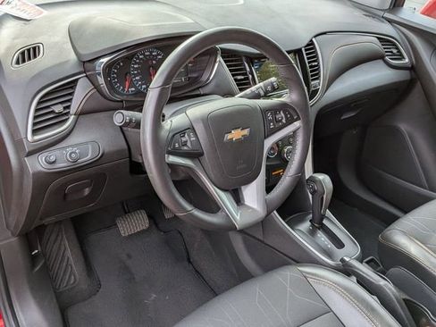 Used 2018 Chevrolet Trax LT w/ LT Convenience Package image 16