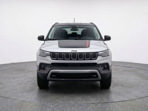 Used 2025 Jeep Compass Trailhawk AWD/4WD image 2