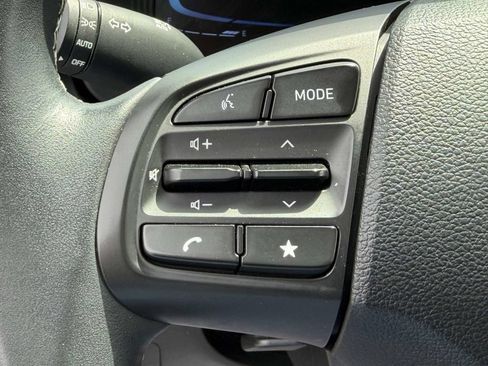 Certified 2023 Hyundai Venue Limited FWD image 21