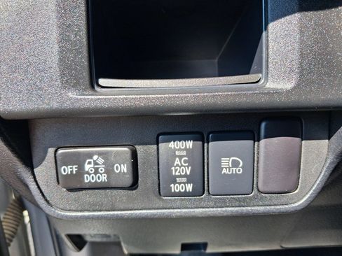 Used 2018 Toyota Tacoma TRD Sport AWD/4WD image 20