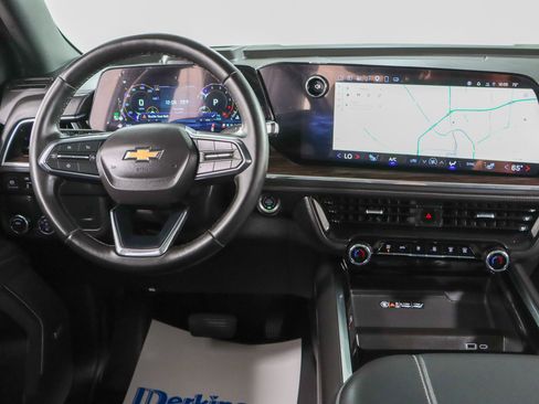 Used 2025 Chevrolet Suburban LT w/ Comfort Package image 18