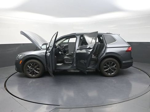Used 2024 Volkswagen Tiguan SE AWD/4WD image 42
