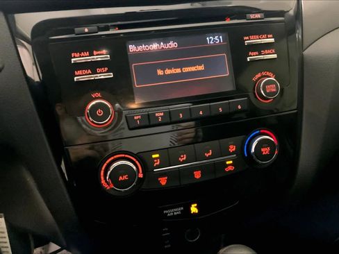 Used 2016 Nissan Rogue S FWD image 32