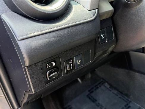 Used 2017 Toyota RAV4 LE AWD/4WD image 27