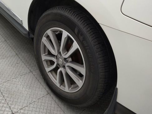 Used 2015 Nissan Pathfinder SL FWD image 31