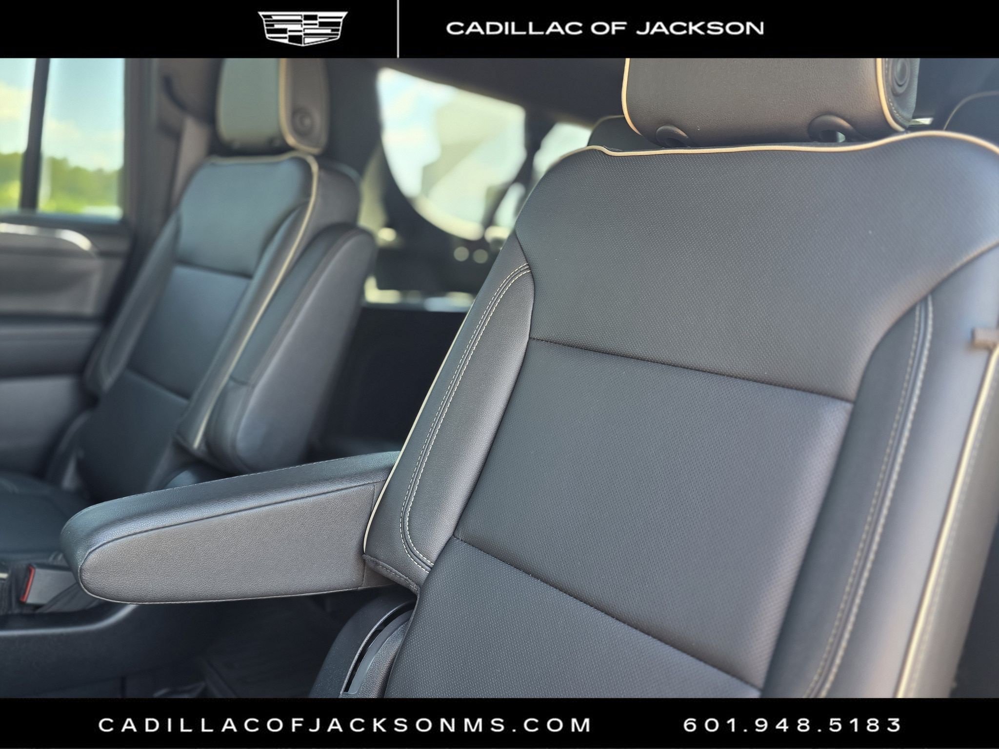 Used 2023 GMC Yukon XL SLT w/ SLT Premium Package RWD image 26