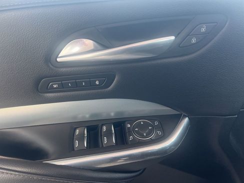 Used 2019 Cadillac XT4 Premium Luxury image 16