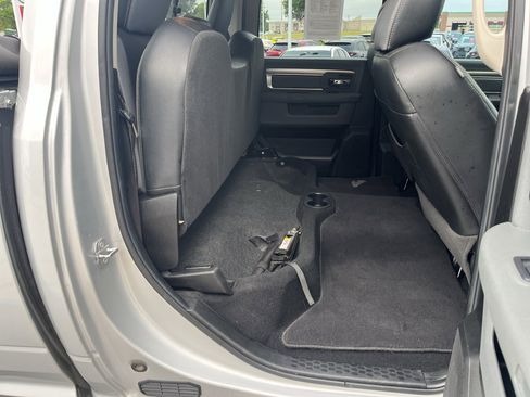 Used 2019 RAM 1500 Classic SLT AWD/4WD image 30
