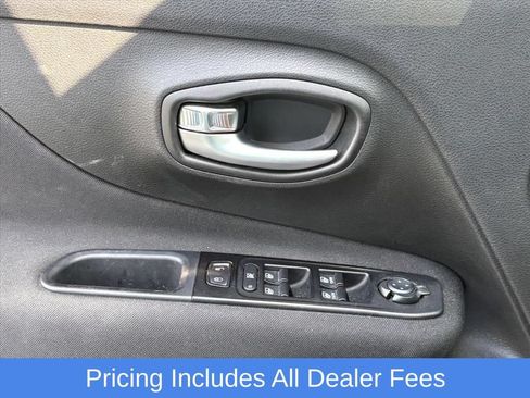 Used 2021 Jeep Renegade Latitude w/ Convenience Group AWD/4WD image 13