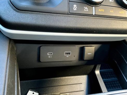 Used 2023 Land Rover Defender 110 S image 16