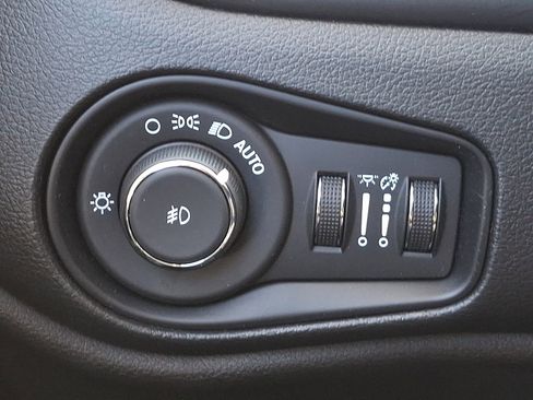 Used 2022 Jeep Renegade Latitude image 29