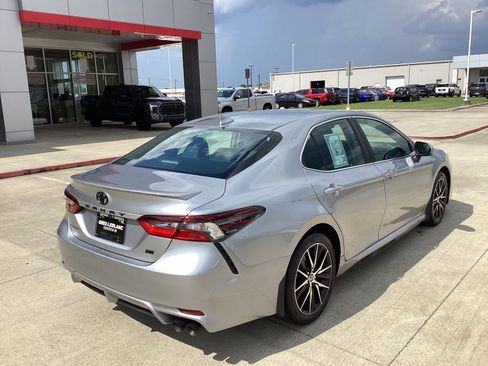 Used 2024 Toyota Camry SE FWD image 7