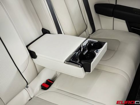 Used 2022 Rolls-Royce Cullinan w/ Cullinan Package AWD/4WD image 39