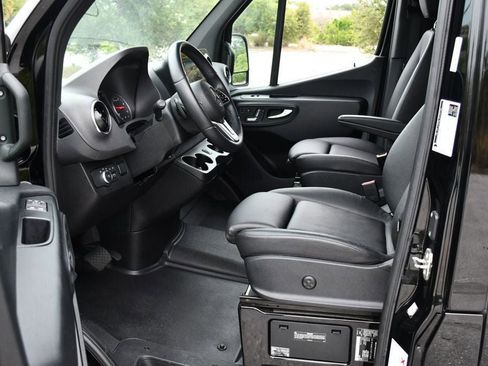 Used 2024 Mercedes-Benz Sprinter 2500 image 44