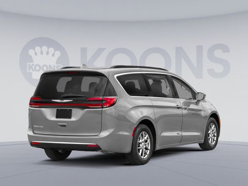 Used 2022 Chrysler Pacifica Limited image 2