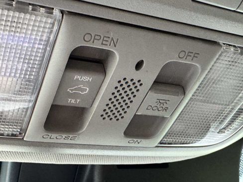 Used 2016 Honda Pilot Touring image 24