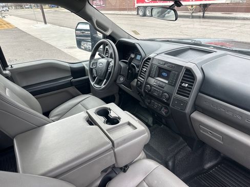 Used 2020 Ford F250 XL w/ Power Equipment Group image 9