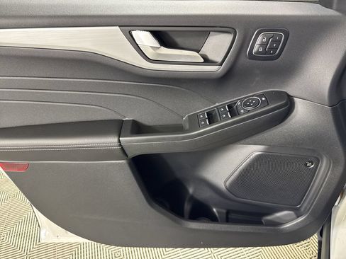 New 2025 Ford Escape SE w/ PHEV Premium Package FWD image 39