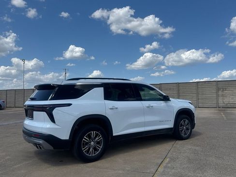 Used 2025 Chevrolet Traverse LT FWD image 22
