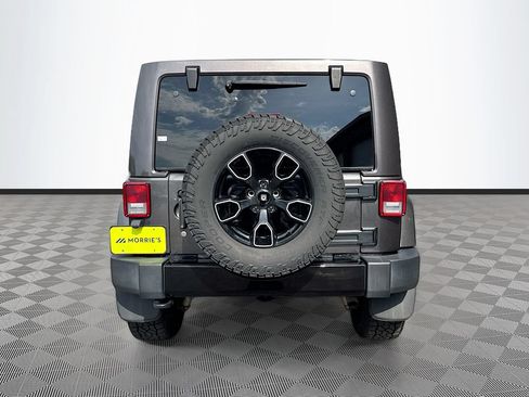 Used 2018 Jeep Wrangler Unlimited Sahara w/ Dual Top Group AWD/4WD image 32