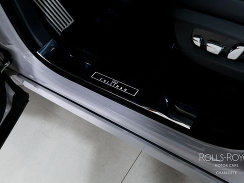Used 2026 Rolls-Royce Cullinan Black Badge image 17