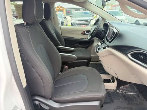 Used 2022 Chrysler Voyager LX FWD image 23
