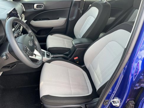 Used 2024 Hyundai Venue SEL image 22