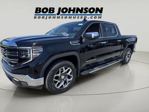 Used 2023 GMC Sierra 1500 SLT w/ SLT Premium Plus Package AWD/4WD image 7