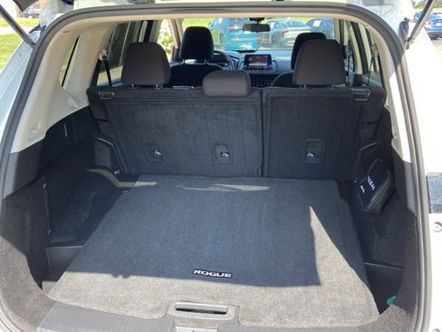 Used 2024 Nissan Rogue S FWD image 28