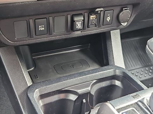 Used 2019 Toyota Tacoma TRD Off-Road AWD/4WD image 26
