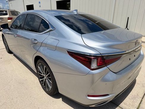 Used 2023 Lexus ES 350 w/ Premium Package FWD image 3
