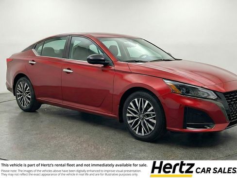 Used 2025 Nissan Altima 2.5 SV image 1