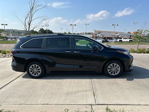Used 2023 Toyota Sienna XLE w/ XLE Plus Package AWD/4WD image 9