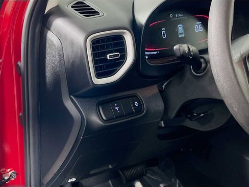 Used 2024 Hyundai Venue SE image 10