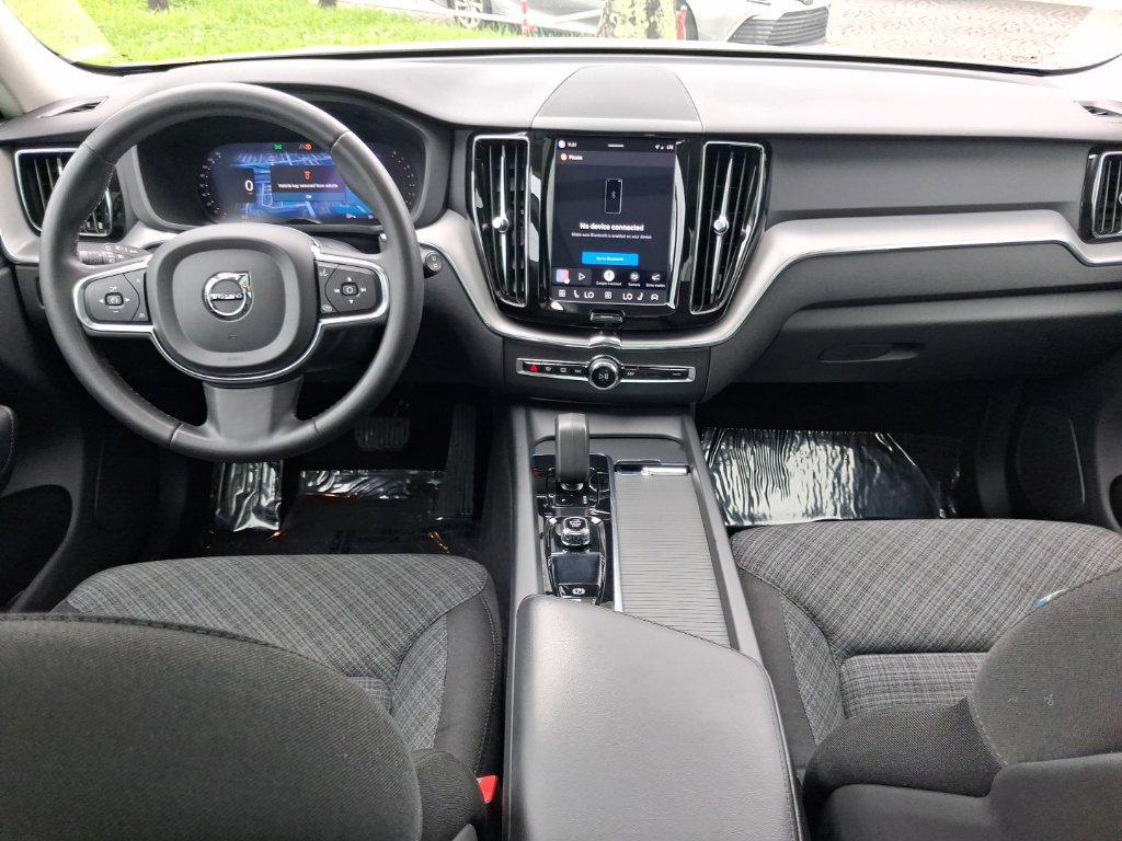 Certified 2024 Volvo XC60 B5 Core AWD/4WD image 9