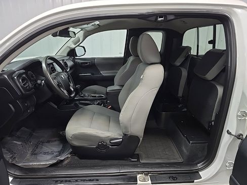 Used 2020 Toyota Tacoma SR image 30