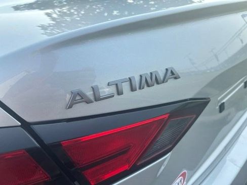 Used 2025 Nissan Altima 2.5 SV FWD image 45