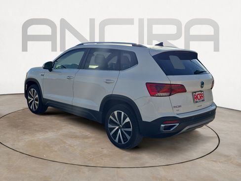 Certified 2024 Volkswagen Taos SE image 8