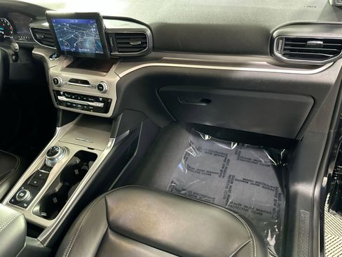 Used 2021 Ford Explorer XLT w/ Equipment Group 202A image 37