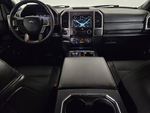 Used 2018 Ford Expedition XLT w/ Equipment Group 202A RWD image 8
