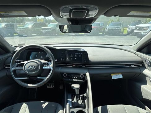 Used 2025 Hyundai Elantra Sport FWD image 14