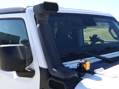 Used 2024 Jeep Wrangler Willys image 10