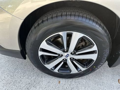 Used 2019 Subaru Outback 2.5i Limited AWD/4WD image 10