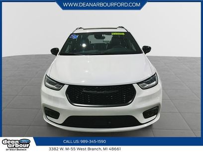 Used 2025 Chrysler Pacifica Limited