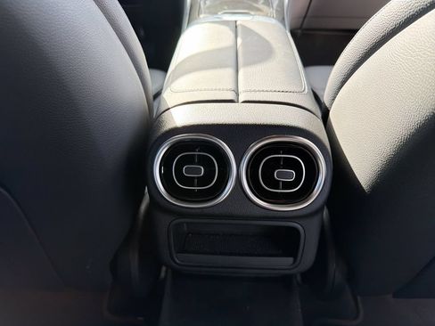 Used 2025 Mercedes-Benz GLC 300 image 18