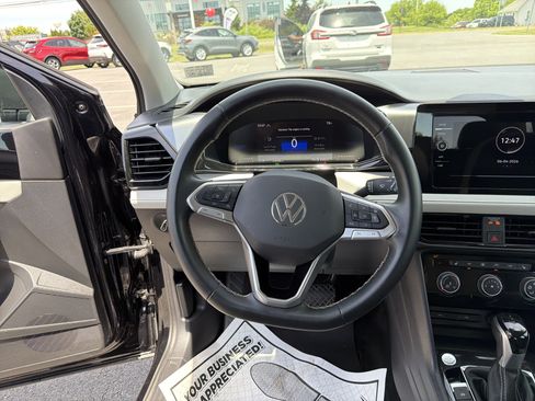 Used 2025 Volkswagen Taos S AWD/4WD image 17