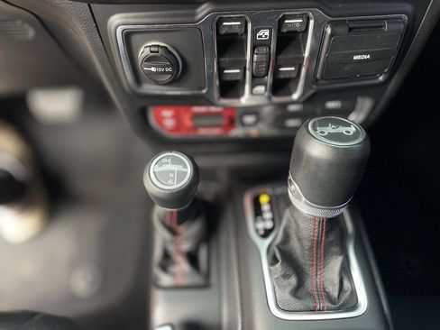 Used 2018 Jeep Wrangler Unlimited Rubicon AWD/4WD image 19