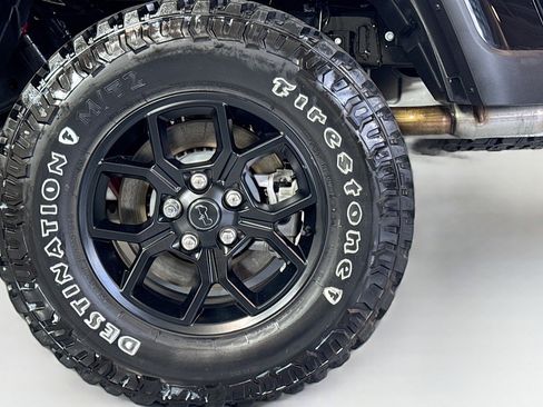 Used 2025 Jeep Gladiator Sport image 28